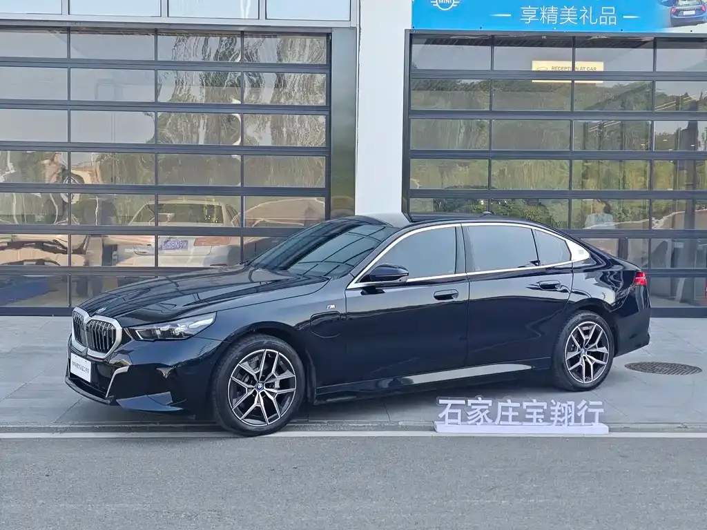 BMW i5 — фото 8