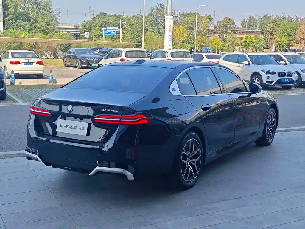 BMW i5 — фото 10