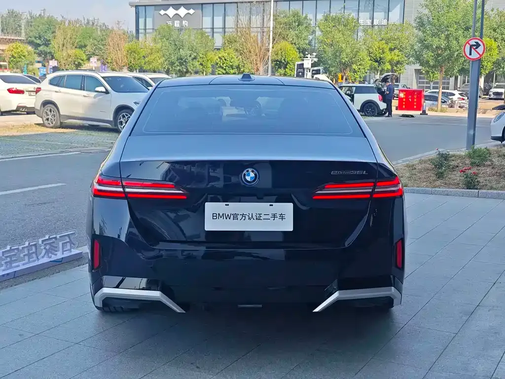 BMW i5 — фото 5