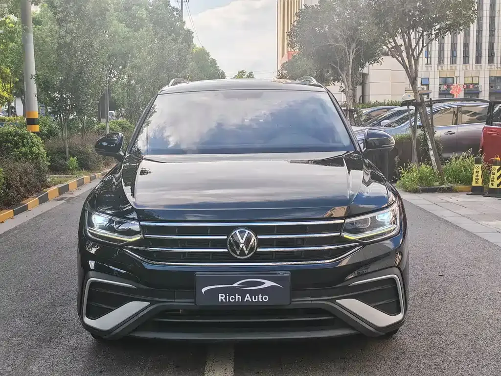 Volkswagen Tiguan L — фото 2