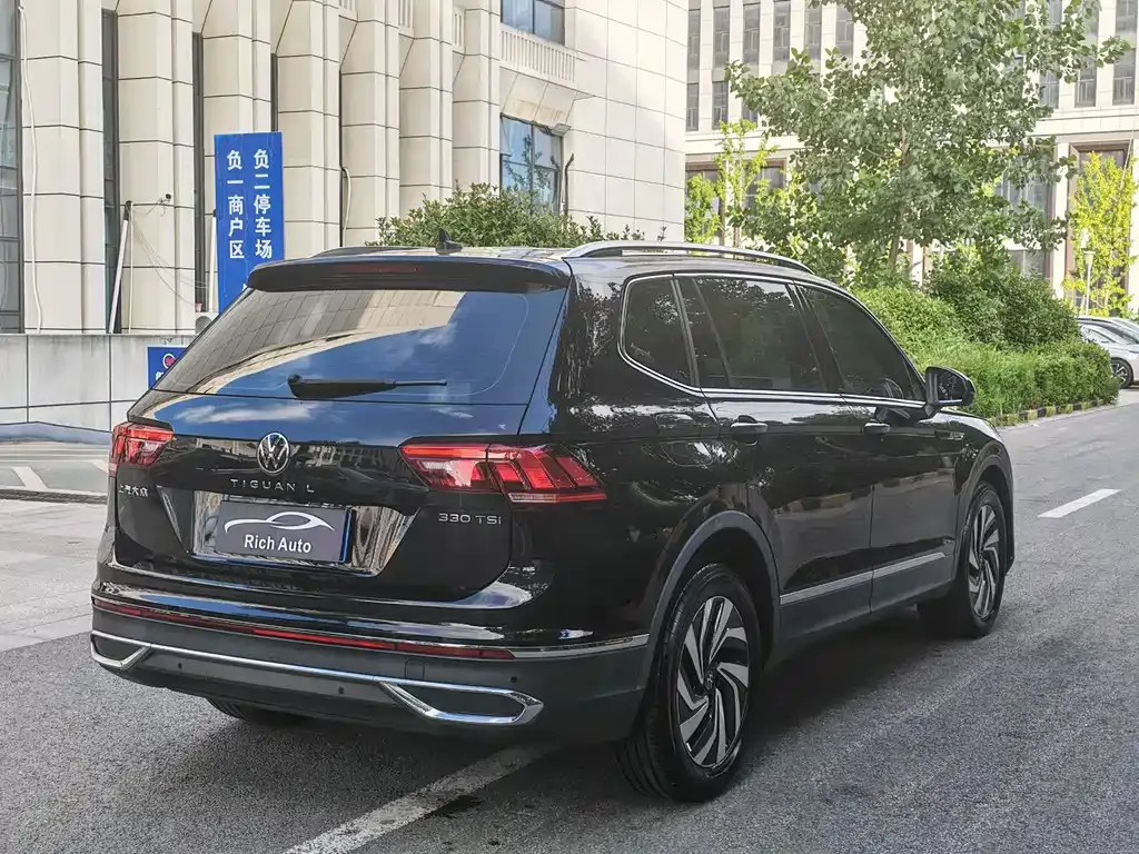 Volkswagen Tiguan L — фото 10