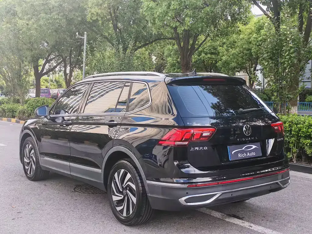 Volkswagen Tiguan L — фото 7
