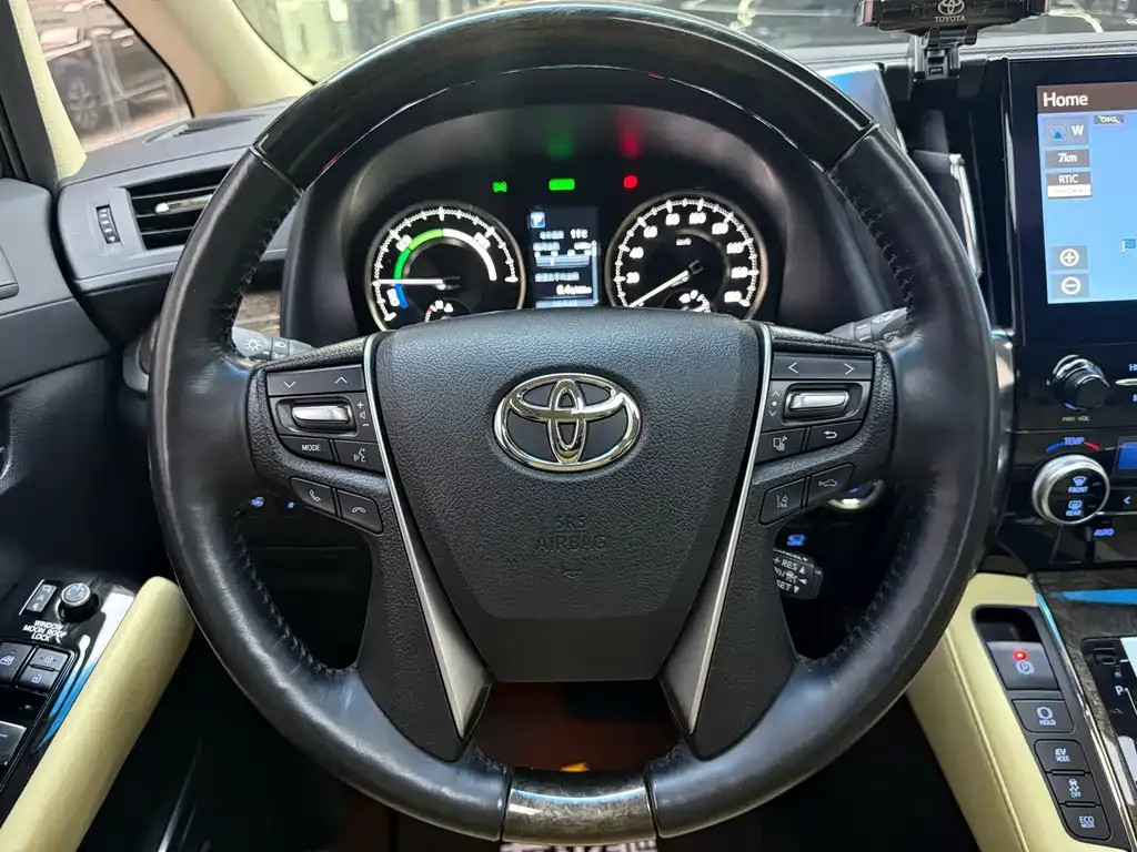 Toyota Vellfire — фото 10