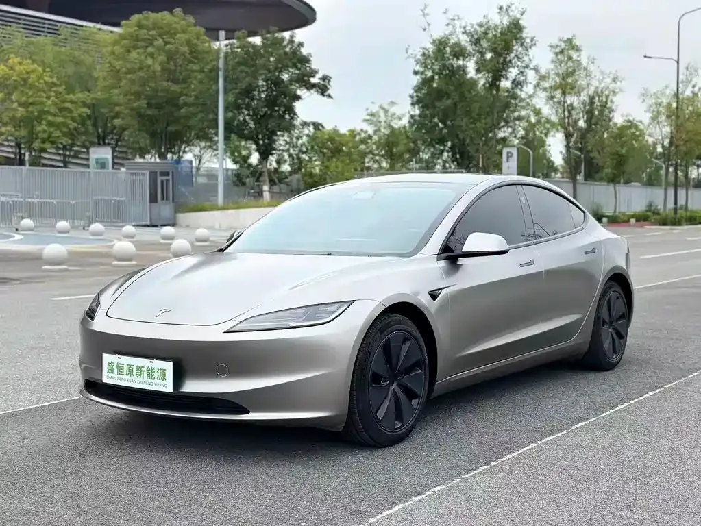 Tesla Model 3 — фото 1