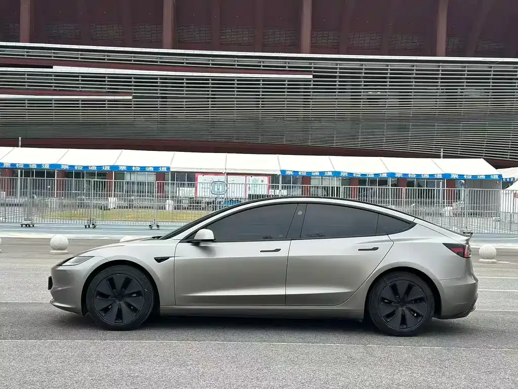 Tesla Model 3 — фото 7
