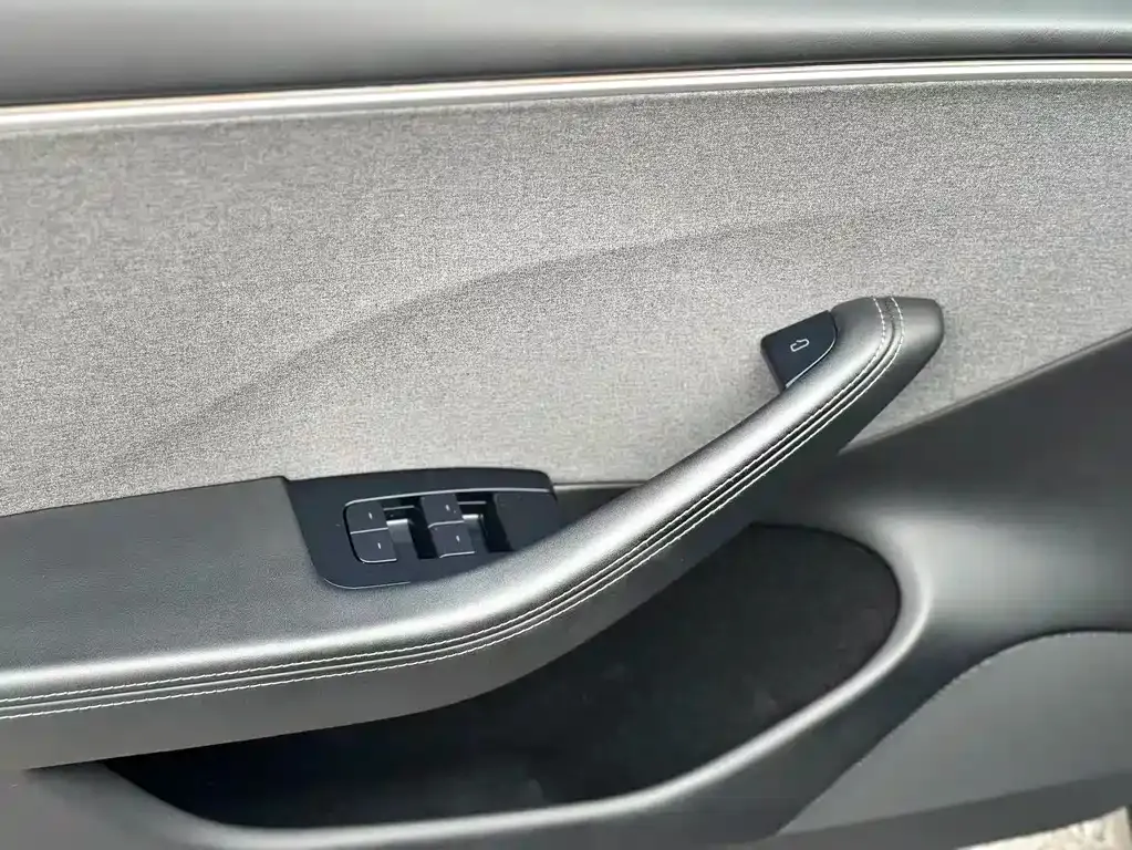 Tesla Model 3 — фото 2