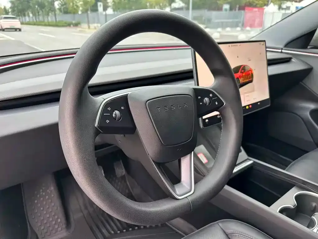 Tesla Model 3 — фото 10