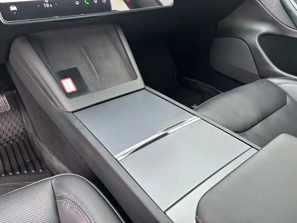 Tesla Model 3 — фото 3