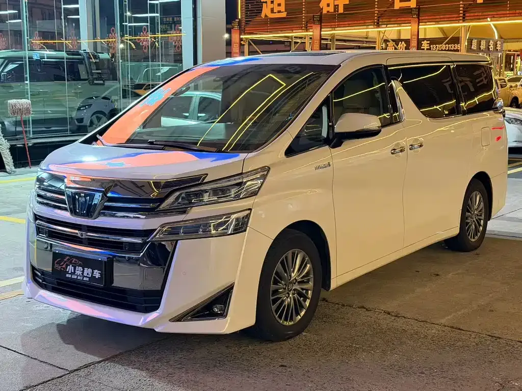 Toyota Vellfire — фото 1