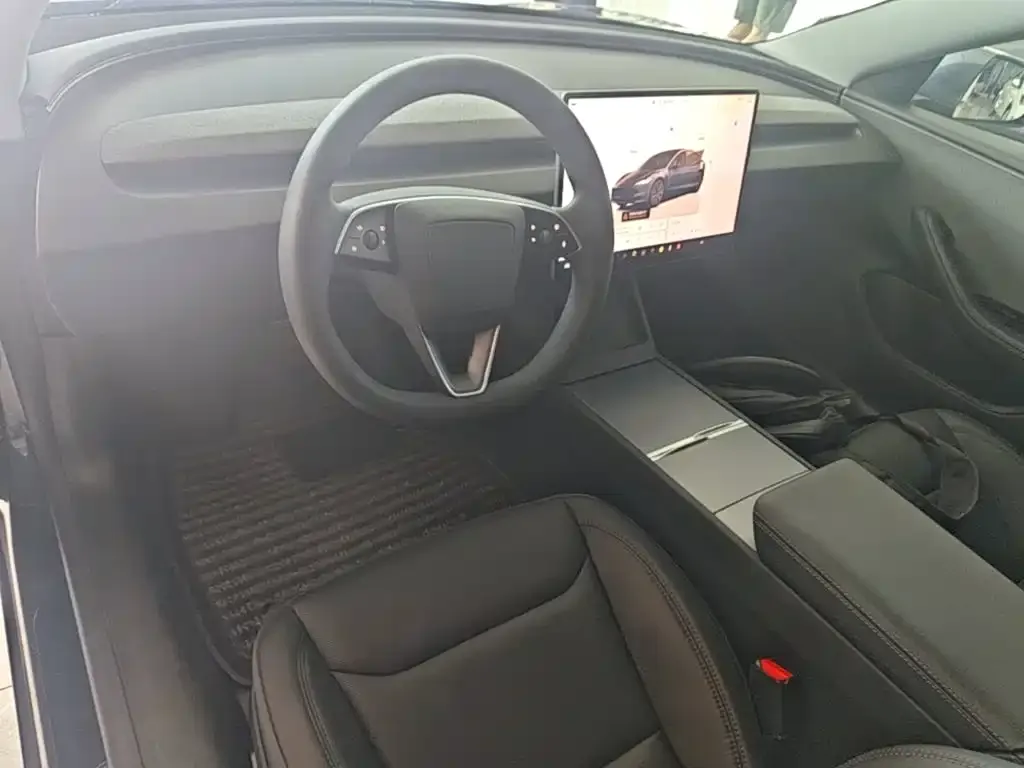 Tesla Model 3 — фото 2