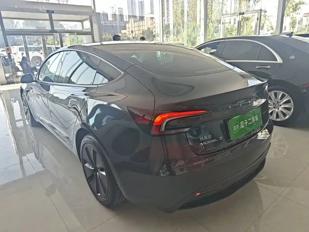 Tesla Model 3 — фото 4