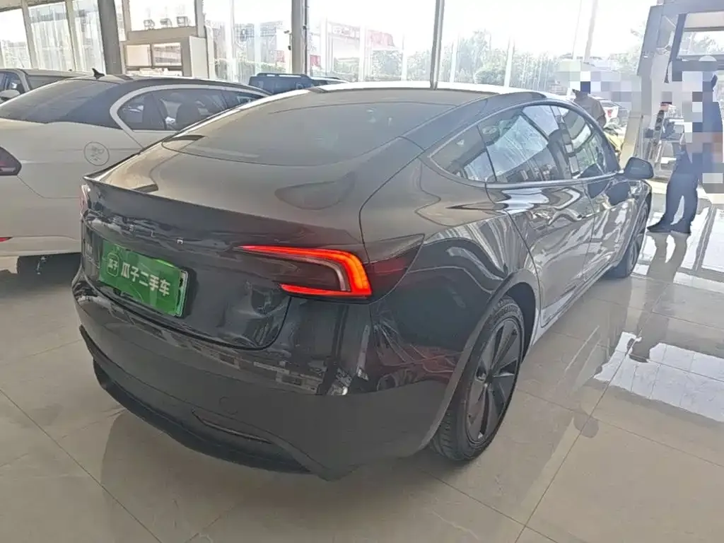 Tesla Model 3 — фото 6