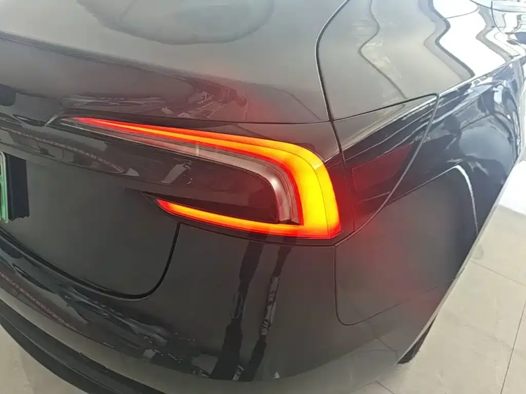 Tesla Model 3 — фото 7