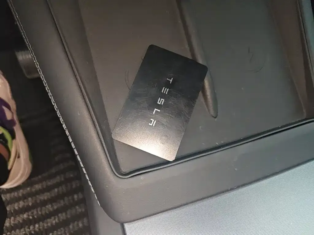 Tesla Model 3 — фото 10