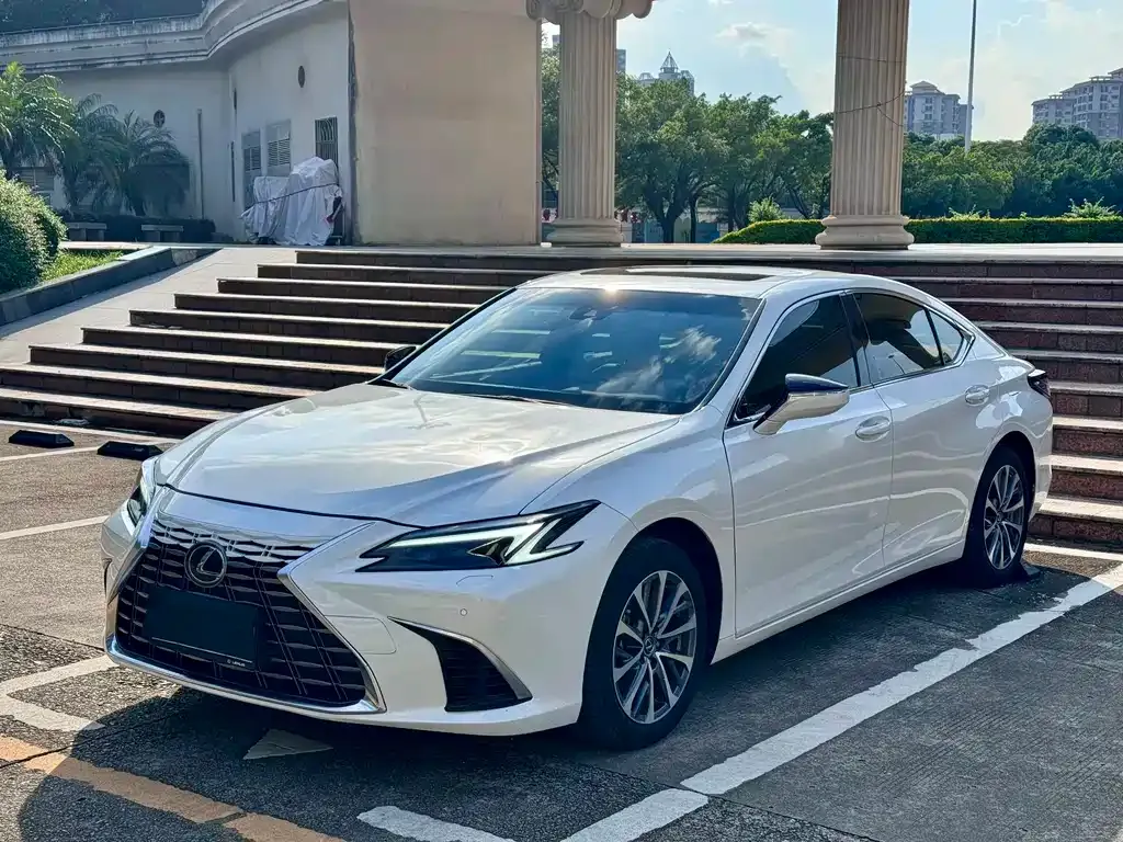 Lexus ES — фото 1