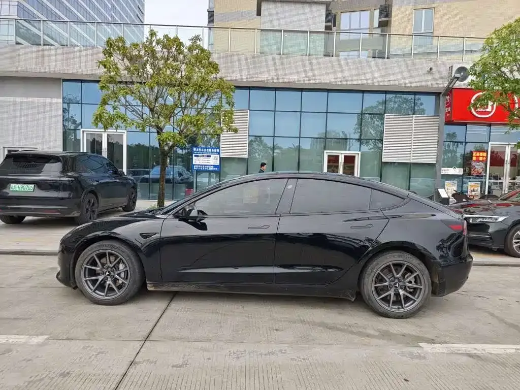 Tesla Model 3 — фото 6