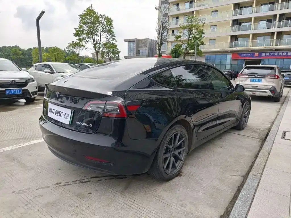 Tesla Model 3 — фото 2