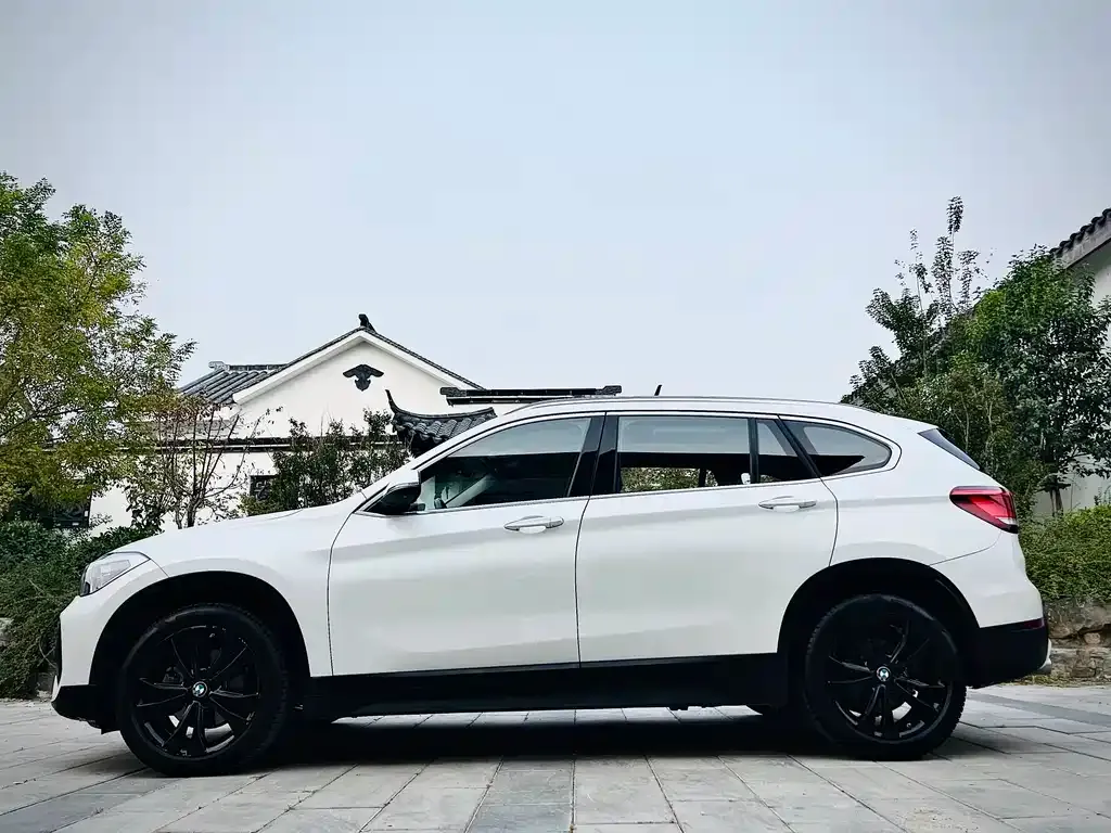 BMW X1 — фото 10