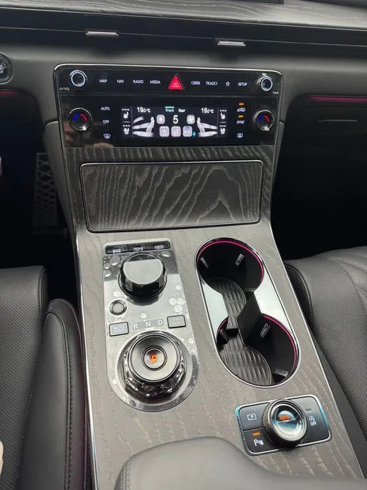 Genesis GV80 — фото 10