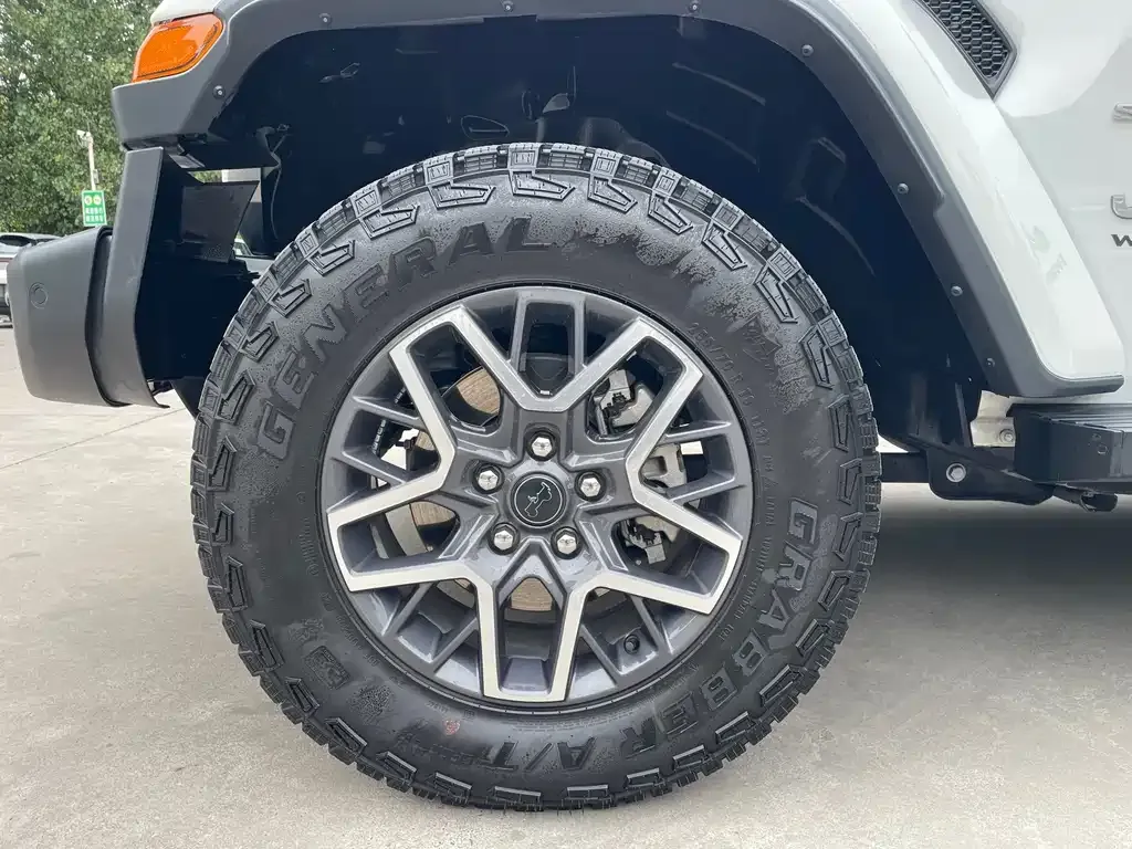 Jeep Wrangler — фото 7