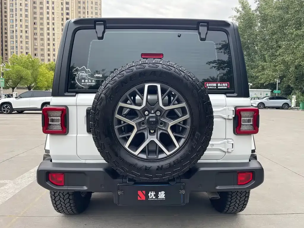 Jeep Wrangler — фото 10