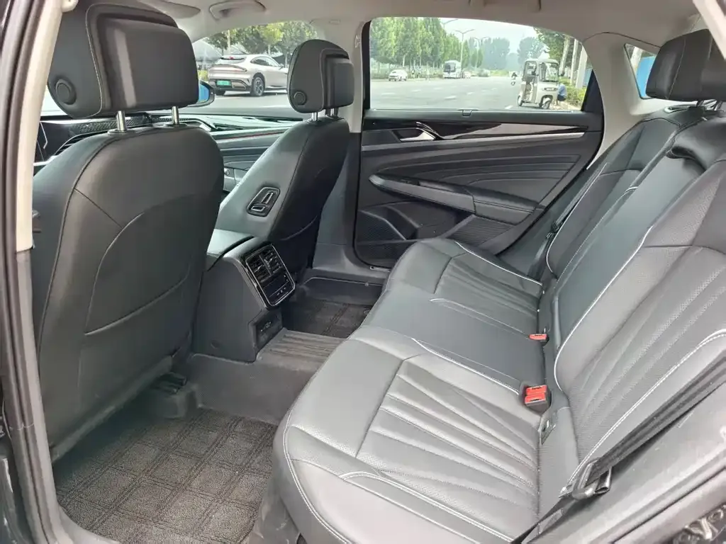 Volkswagen Passat — фото 4