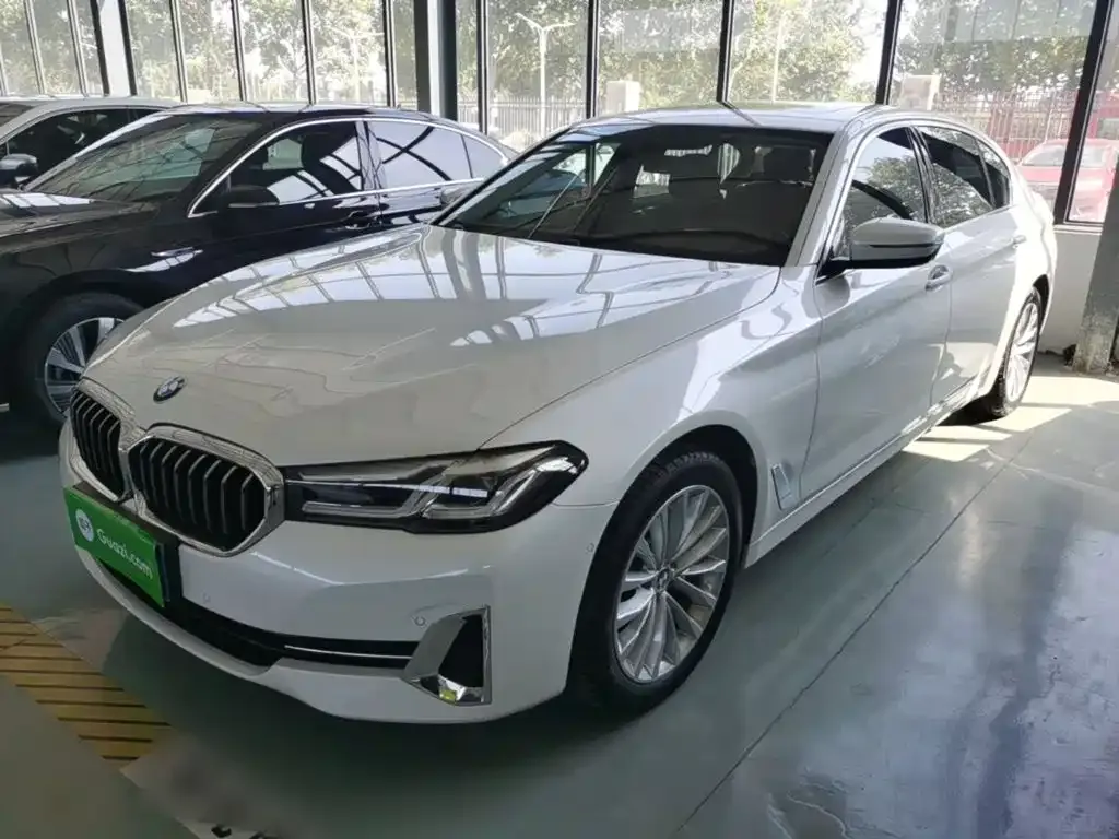 BMW 5 Series — фото 1