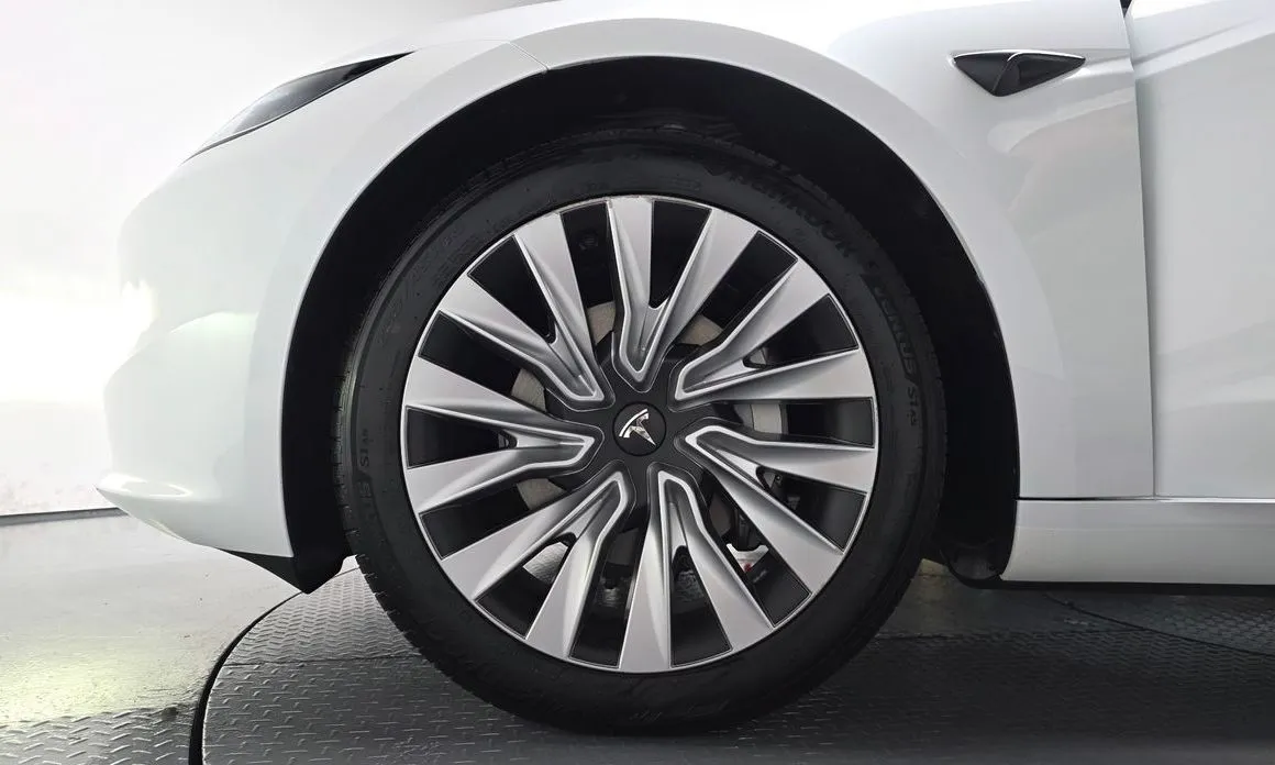 Tesla Model 3 — фото 10