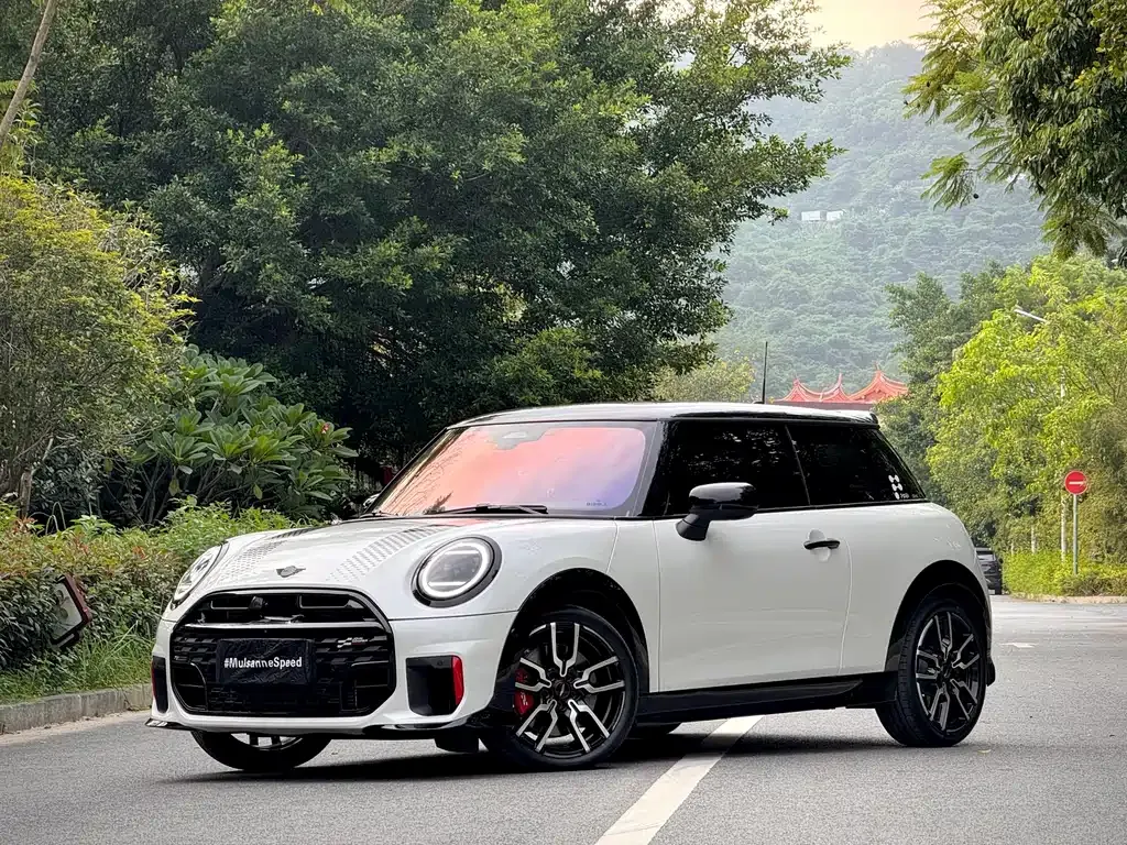 MINI JCW (John Cooper Works) — фото 1