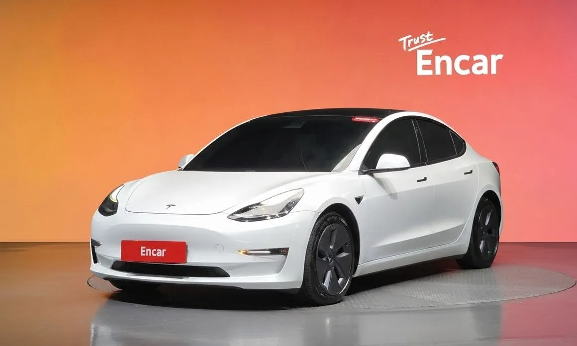 Tesla Model 3 — фото 1