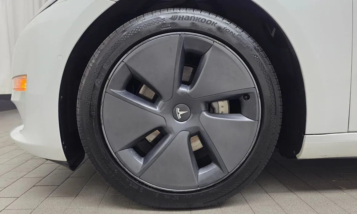 Tesla Model 3 — фото 6