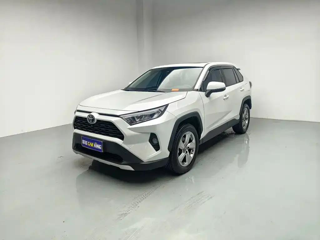 Toyota RAV4 — фото 1
