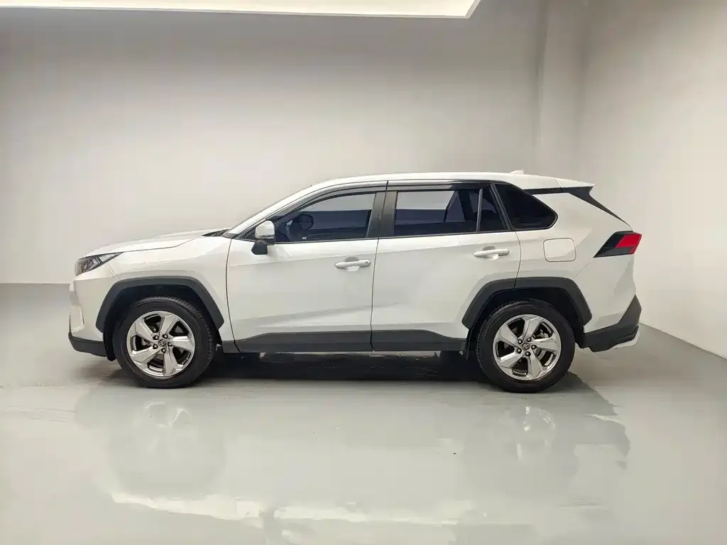 Toyota RAV4 — фото 6
