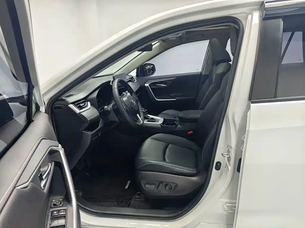 Toyota RAV4 — фото 10