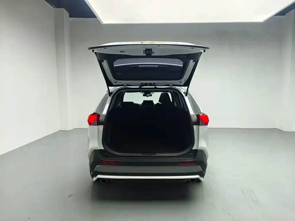 Toyota RAV4 — фото 5