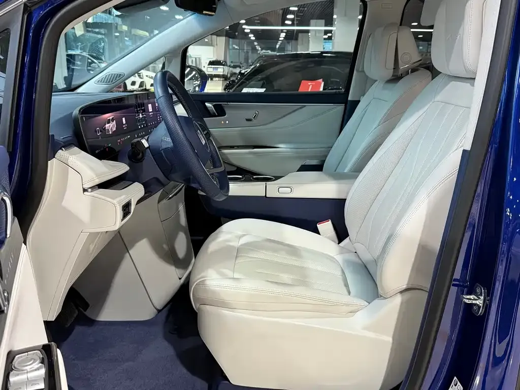 Buick GL8 Hybrid — фото 9