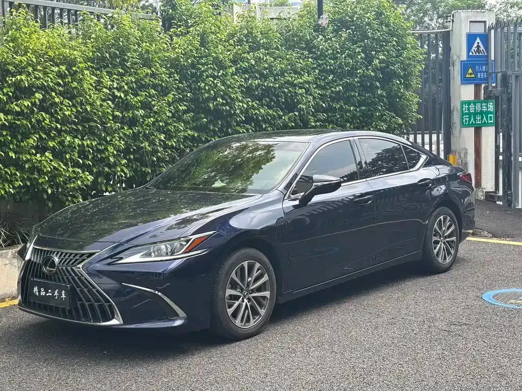 Lexus ES — фото 1