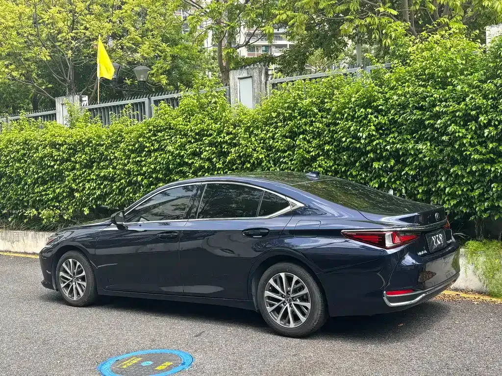 Lexus ES — фото 6