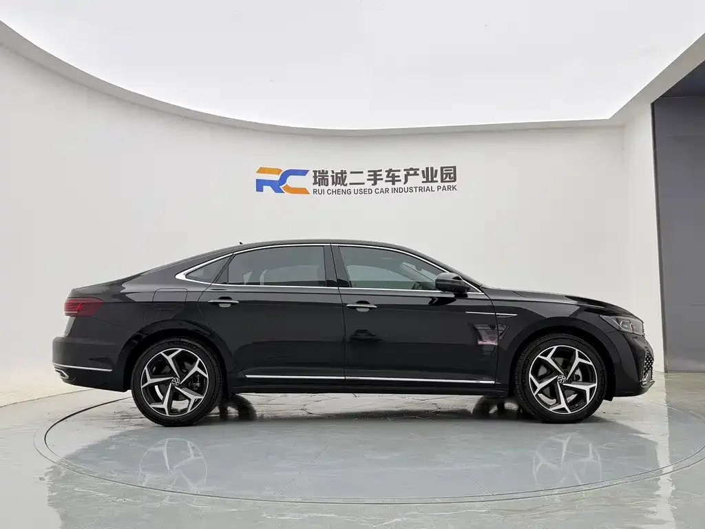 Volkswagen Passat — фото 7