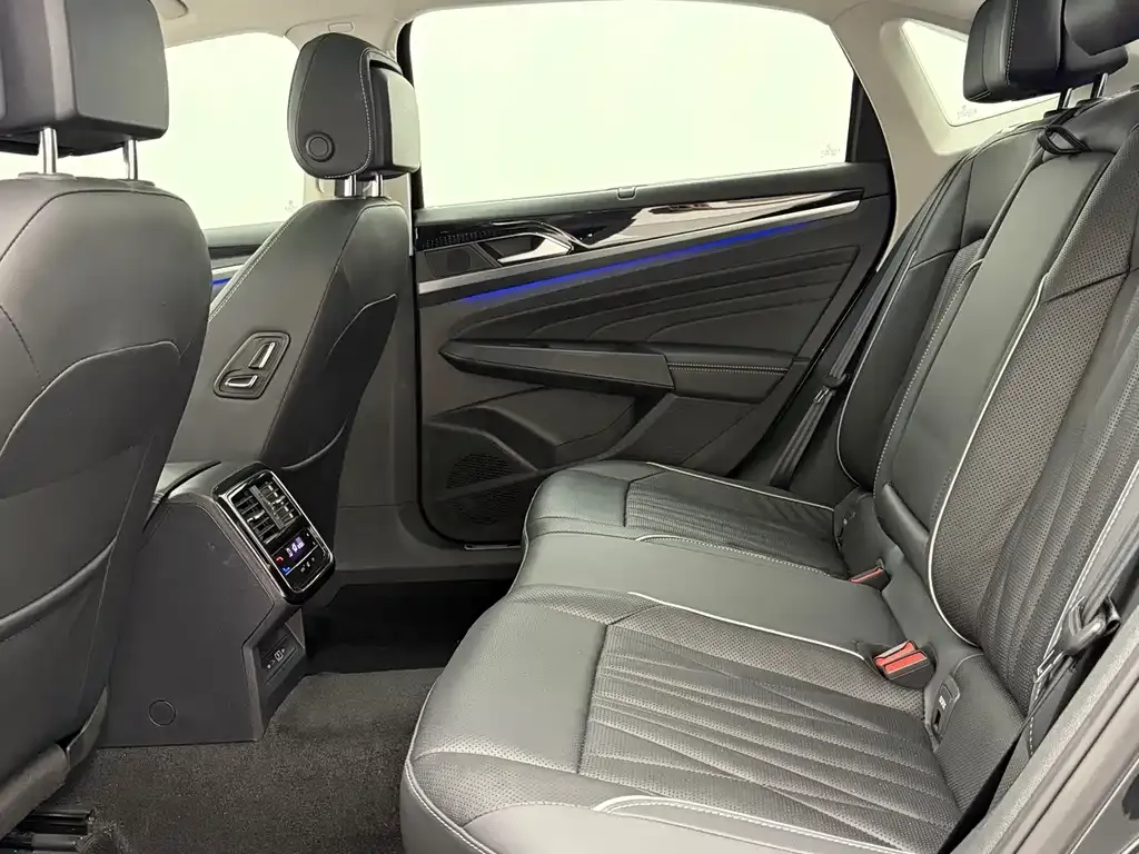 Volkswagen Passat — фото 8