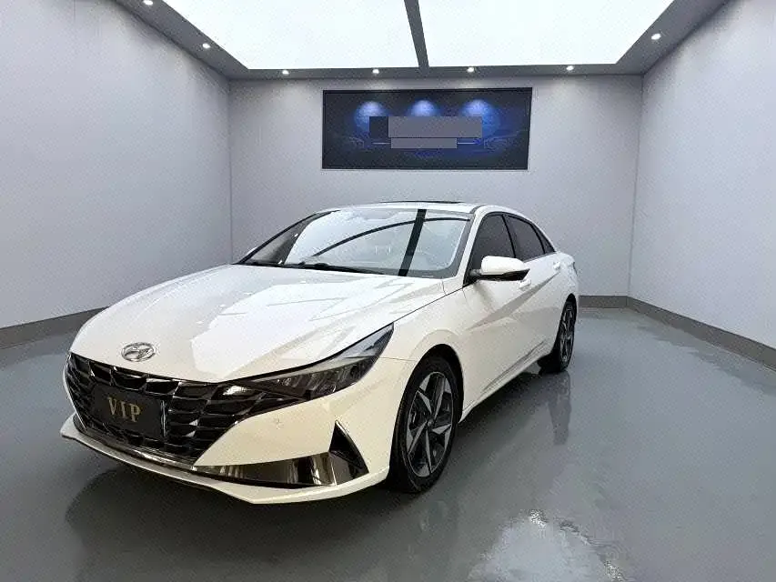 Hyundai Elantra — фото 1
