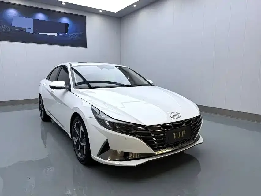 Hyundai Elantra — фото 3