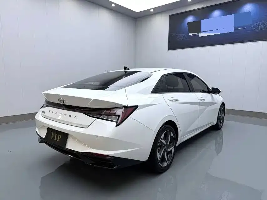 Hyundai Elantra — фото 2