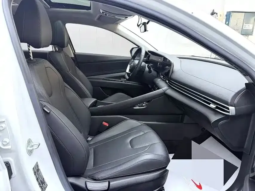 Hyundai Elantra — фото 7