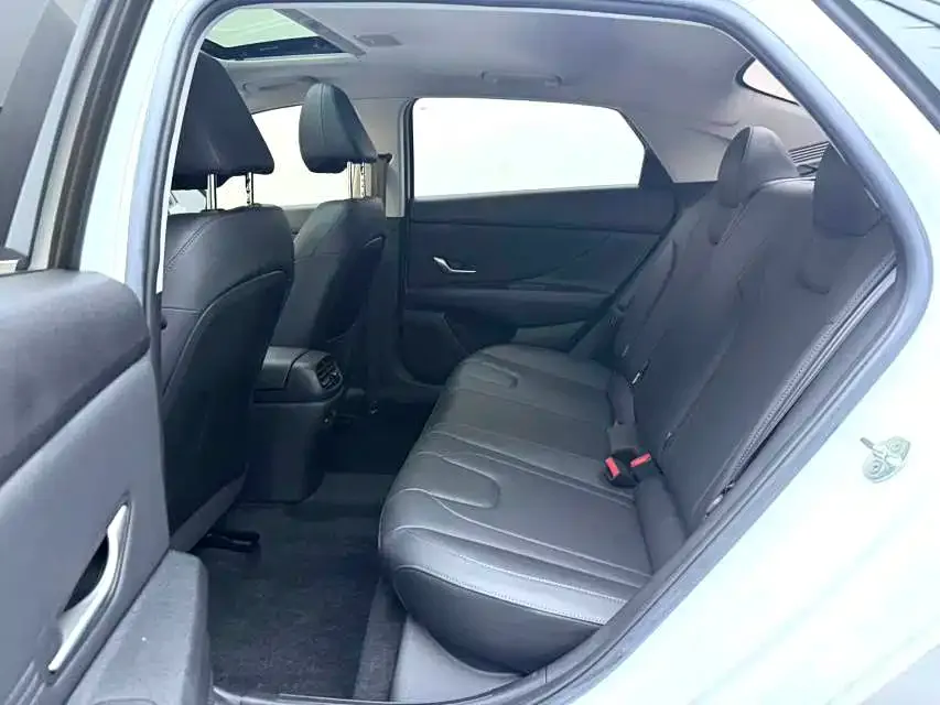 Hyundai Elantra — фото 8