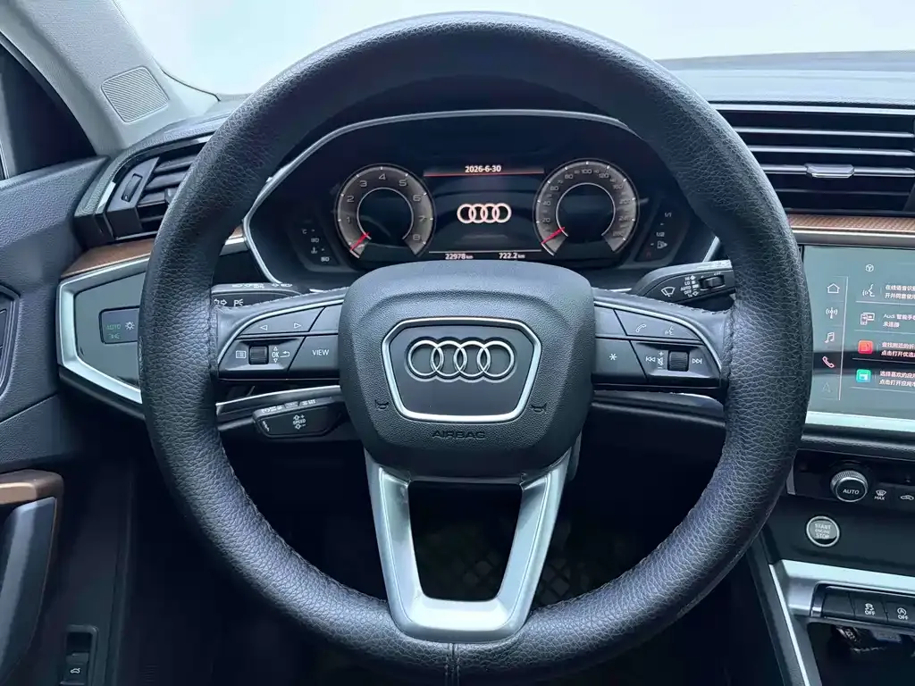 Audi Q3 — фото 6