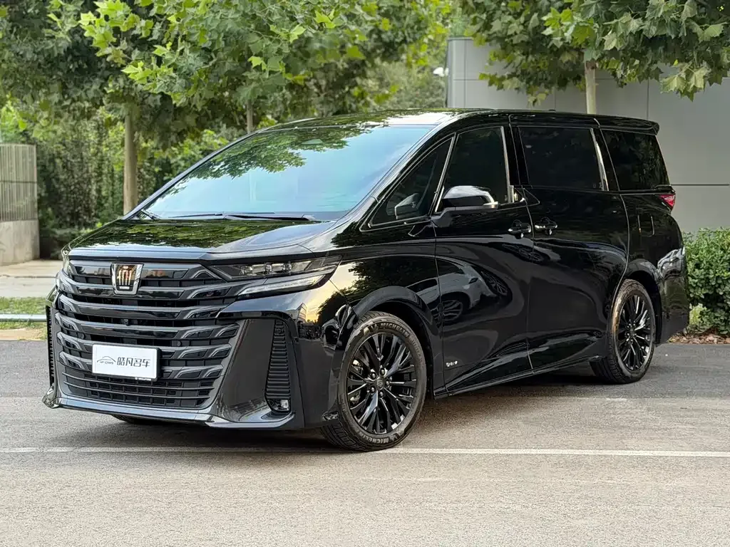 Toyota Vellfire — фото 1