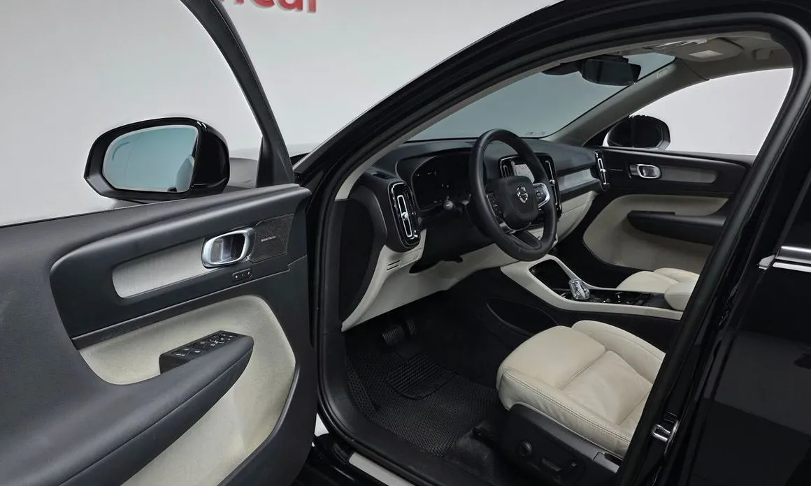 Volvo XC40 — фото 9