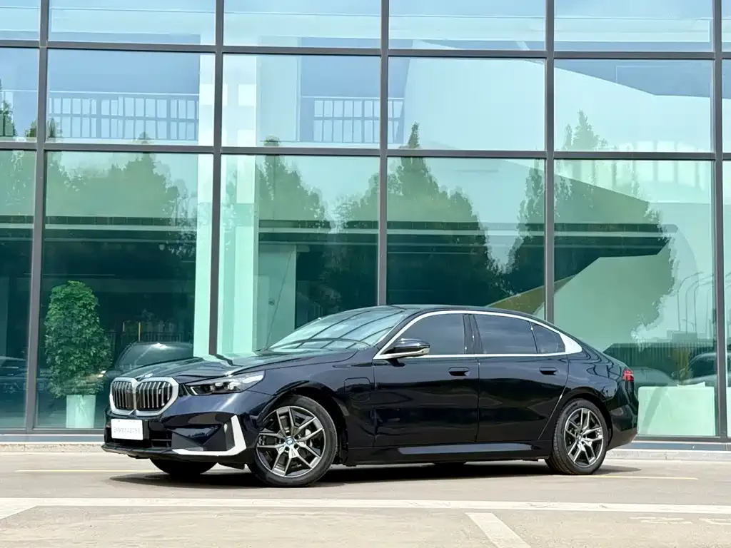 BMW i5 — фото 1