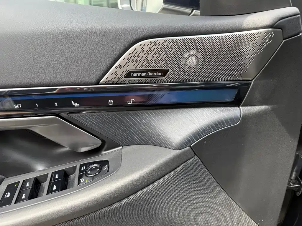 BMW i5 — фото 10